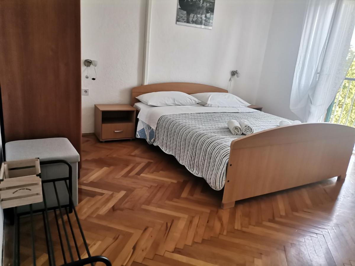 Apartments And Rooms Batos ザヴァラ エクステリア 写真