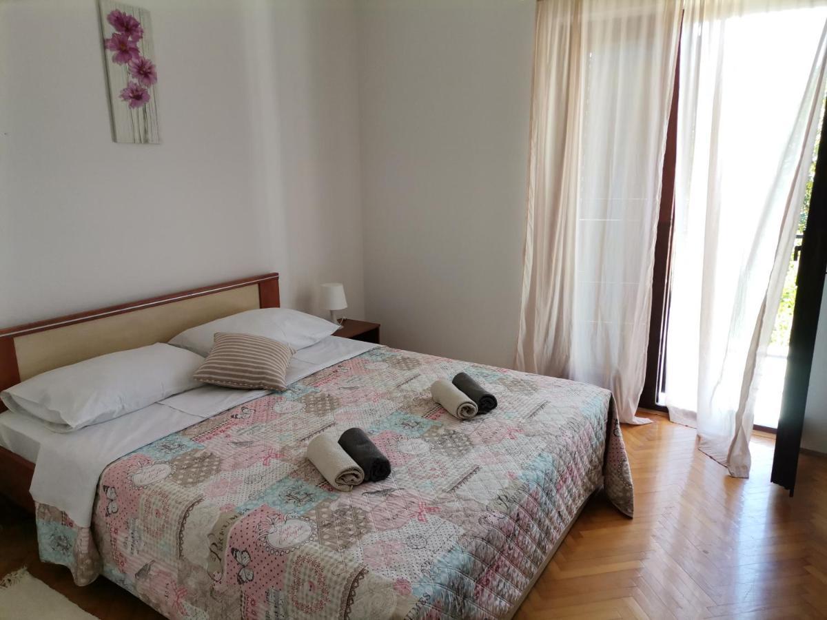 Apartments And Rooms Batos ザヴァラ エクステリア 写真